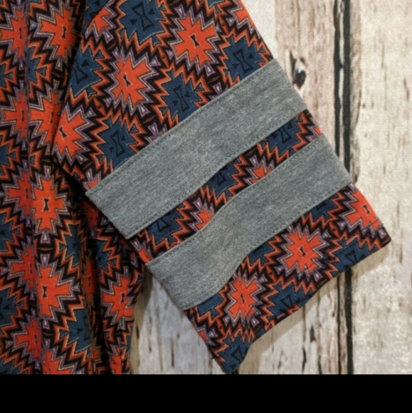 Women's XXS LuLaRoe Irma Hi-Lo Blouse Tee Shirt multicolor retro print euc! - Picture 2 of 4